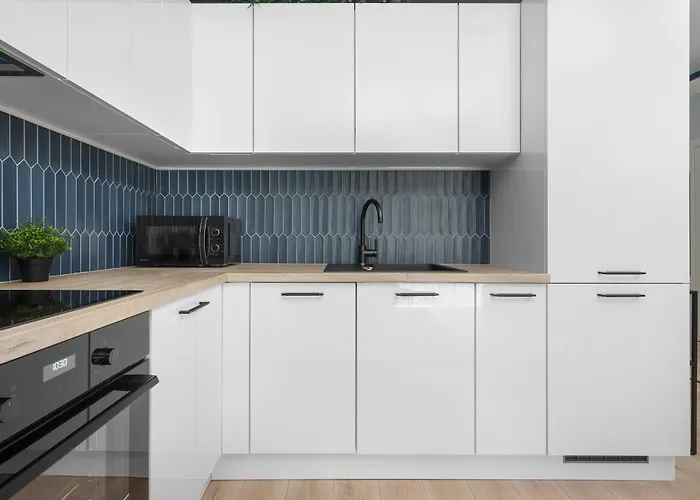 Eleganckie Studio We Wroclawiu Z Parkingiem I Biurkiem Do Pracy Zdalnej By Noclegi Renters